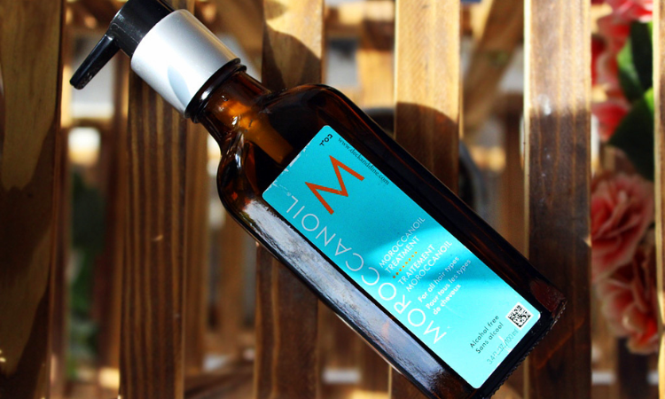 Moroccanoil Treatment: Luxurious Oil Blend for Hair Care Pros and Cons